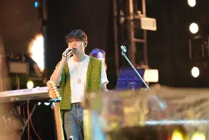 DFM横扫BLG，Mickey三分雨点燃全场