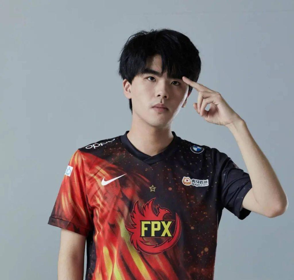 包含XL翻盘FPX，CoreJJ惊艳世界的词条