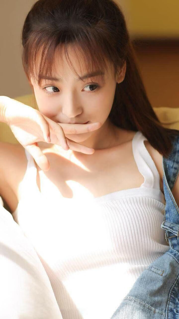 赛道与球场的双重奏，速度激情与团队步伐的交响