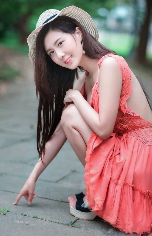 绿茵魔法师，格列兹曼的防守艺术助哥伦比亚智取阿尔及利亚