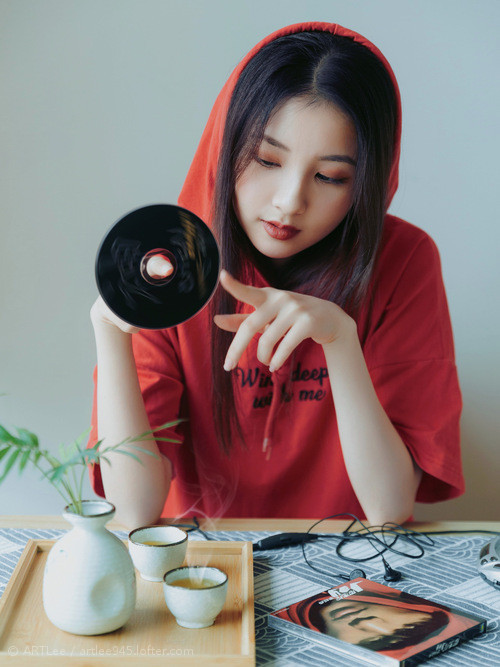 F1年度争冠之夜，萨内点燃赛场，荣耀与激情交织