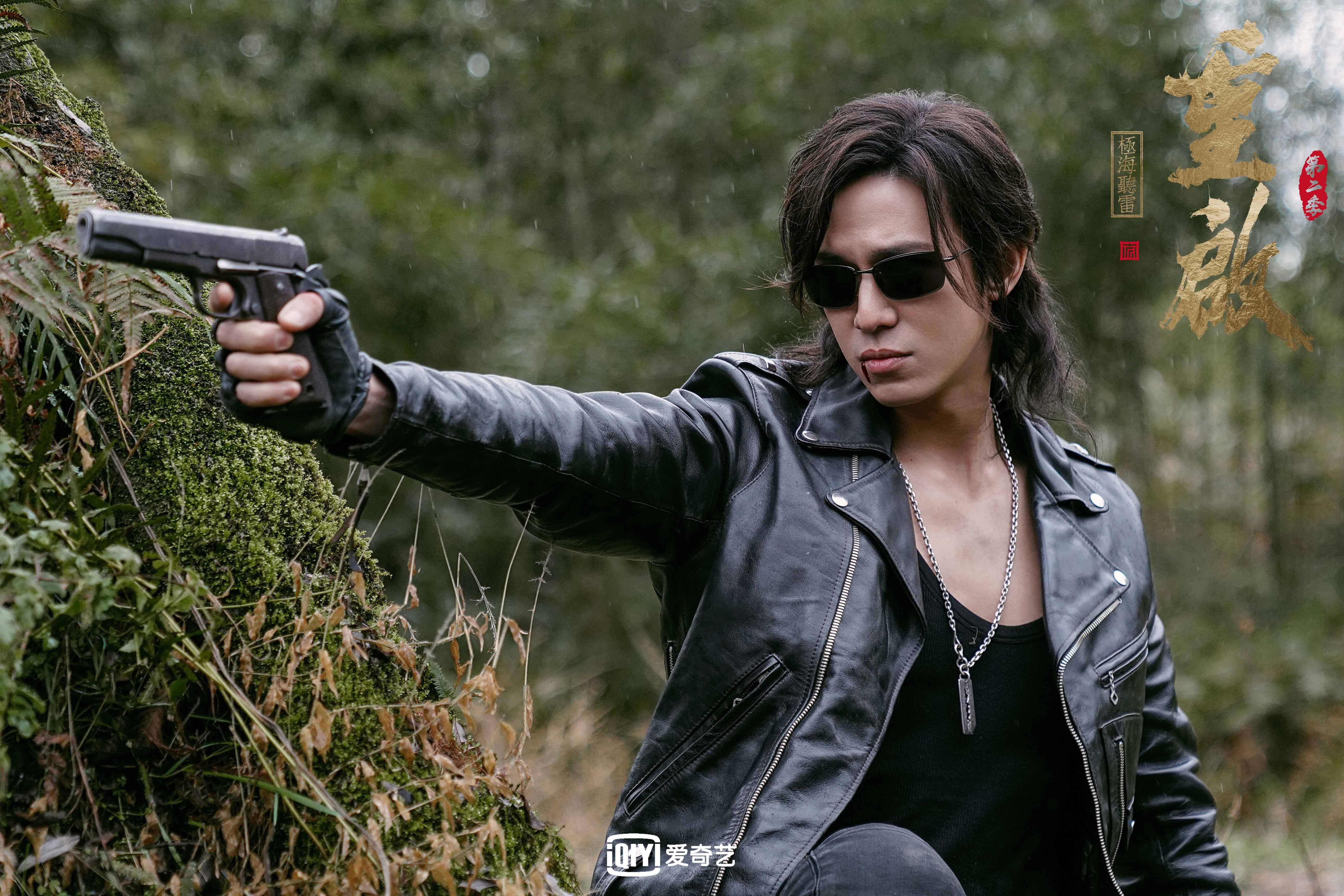 开云体育APP下载-他刚硬如脊梁，撑起了整座球场，猛龙热火刚硬对话，小贾伦全程高能输出